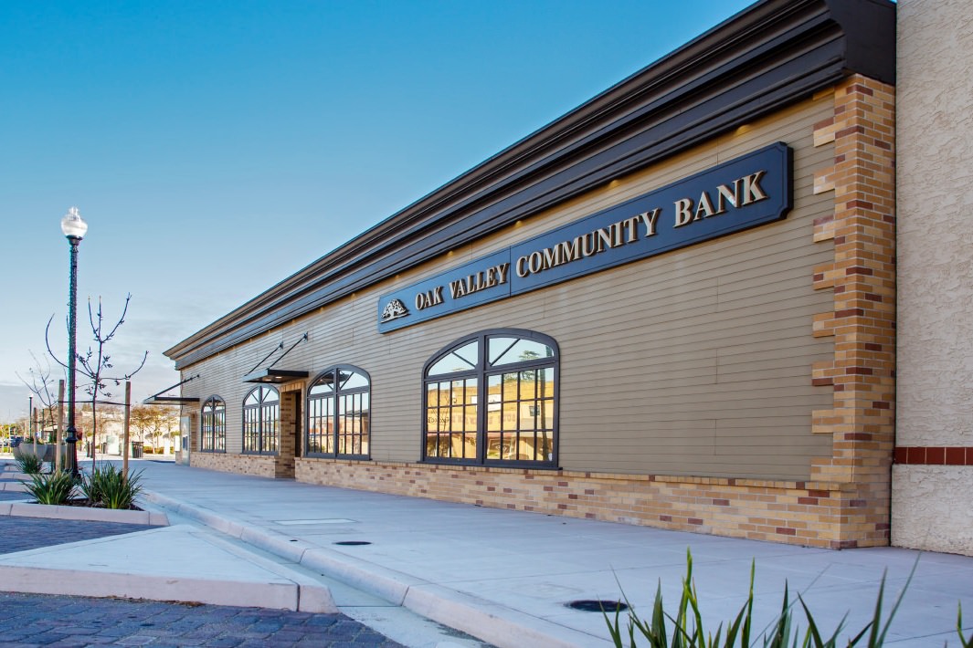 banks in oakdale